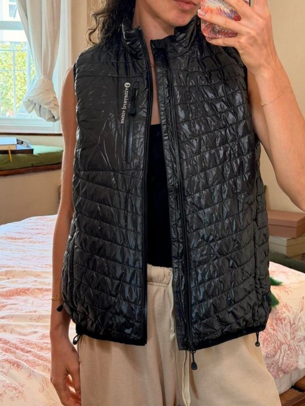 Vineyard vines black puffer vest with zipper pockets